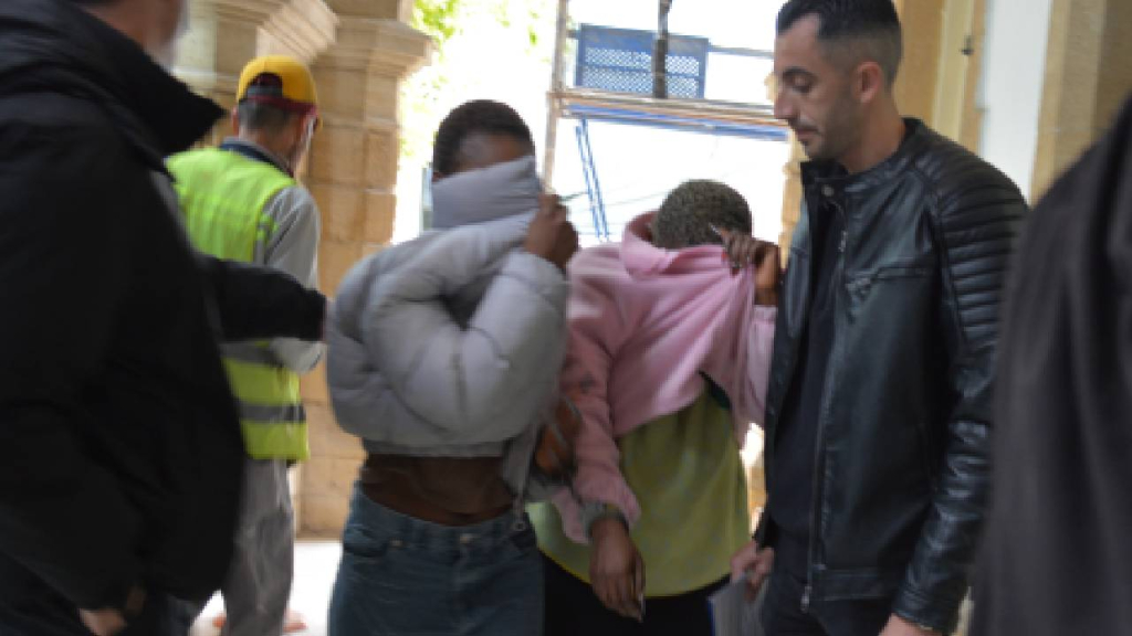 Biri bin 580, diğeri bin 220 gündür kaçak