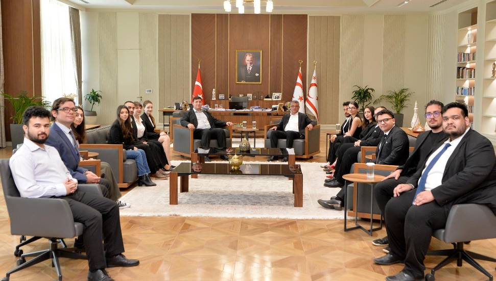 Erhürman, Gençlik Federasyonu heyetini kabul etti