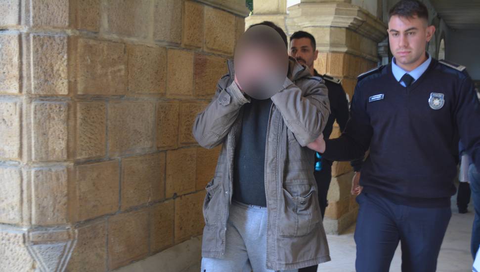 Şüpheli hareketleri ele verdi