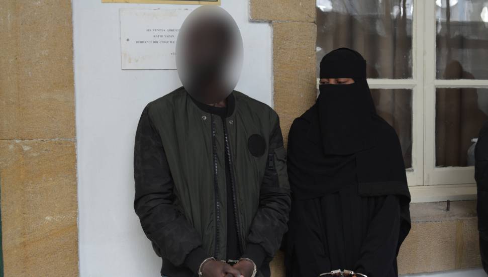 Biri 294, diğeri bin 194 gündür kaçak