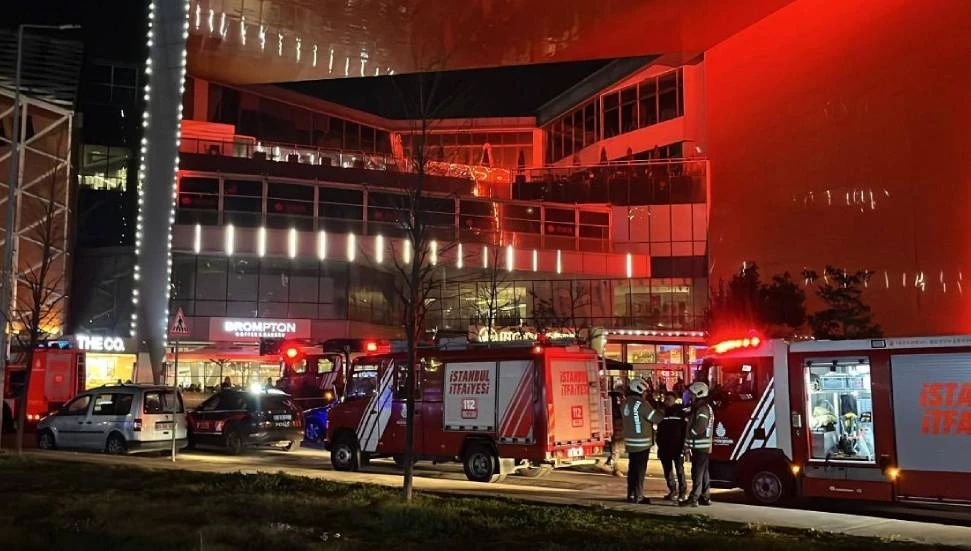 İstanbul’da alışveriş merkezinde yangın