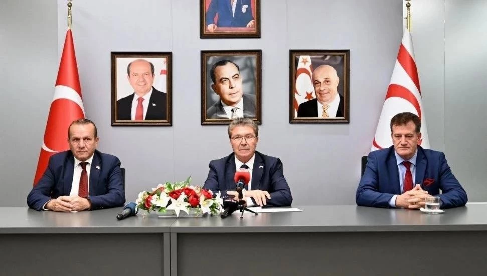 Başbakan Üstel ve ortakları öğle saatlerinde Ankara’ya gidecek