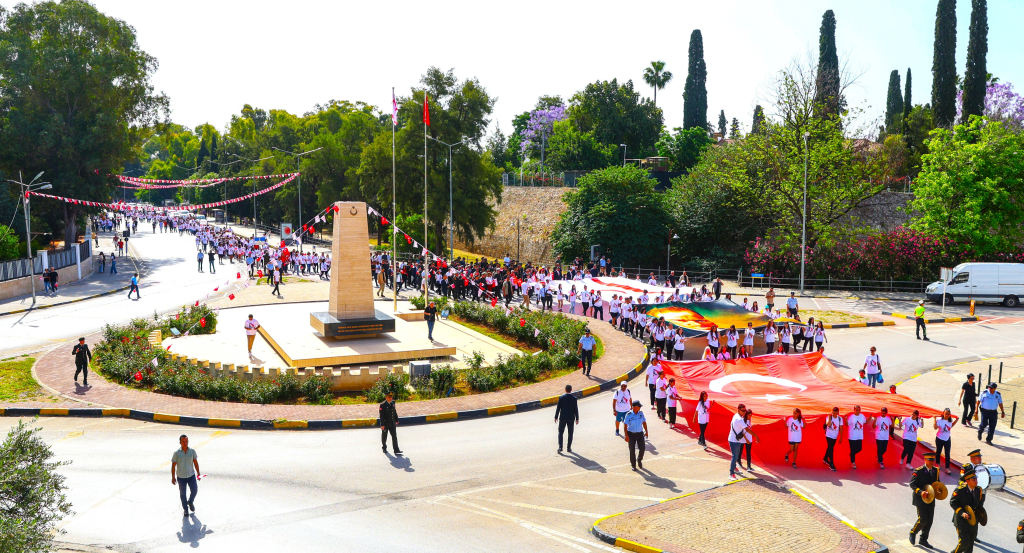 19 Mayıs Atatürk’ü Anma, Gençlik ve Spor Bayramı törenlerle kutlanıyor