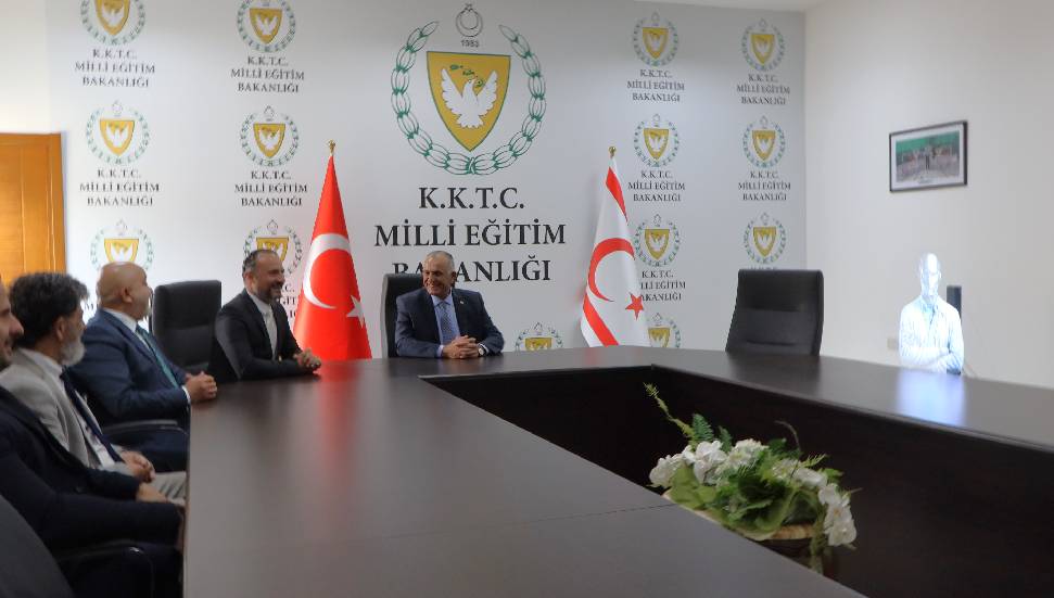 Yapay zeka tabanlı akademisyenden Bakan Çavuşoğlu’na ziyaret