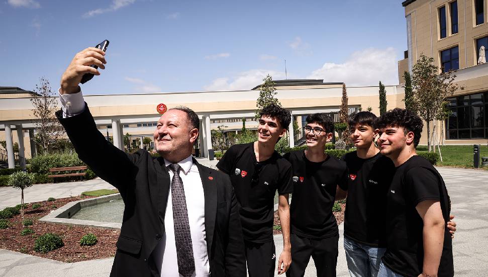 Öztürkler, Polatpaşa Lisesi ve Üsküdar Validebağ Fen Lisesi öğrencilerini kabul etti
