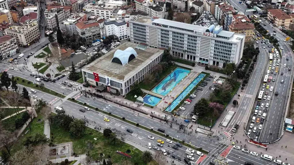 İBB, Üsküdar ve Merkezefendi belediyelerine operasyon