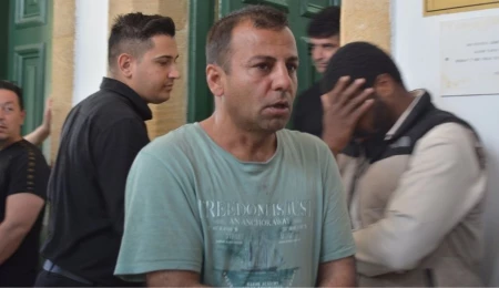 Camideki Kızılay bağış kutusundan 5 bin TL çalmakla itham edilen kaçak zanlı 15 gün daha tutuklu kalacak