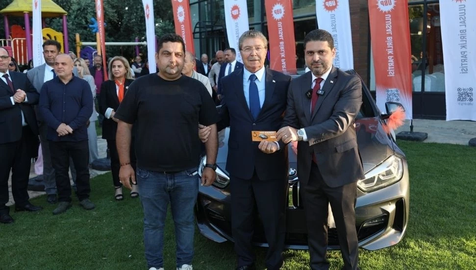 UBP piyangosunda kazanılan BMW talihlisine teslim edildi