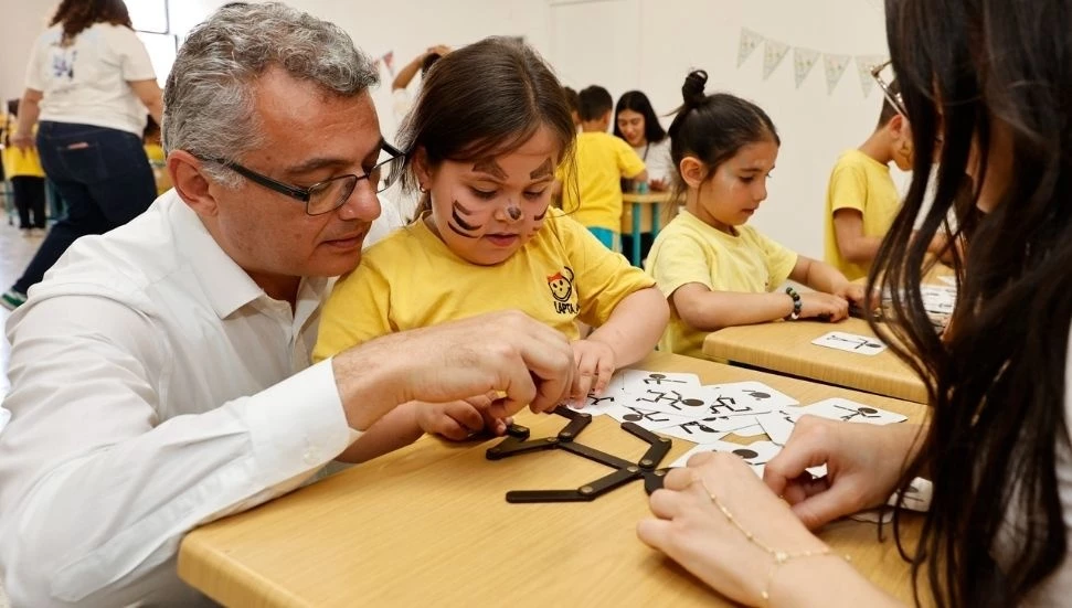 Erhürman, Atatürk Öğretmen Akademisi’ndeki çocuk şenliğine katıldı