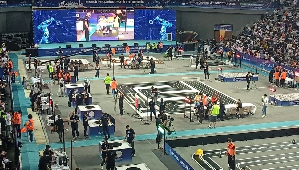 Hala Sultan İlahiyat Koleji öğrencileri, Uluslararası MEB Robot Yarışması’na katıldı