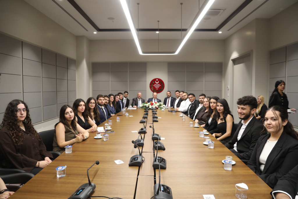 Öztürkler: Gençlerin mesajı net; bizi sadece dinlemeyin, sorunlarımızı çözün