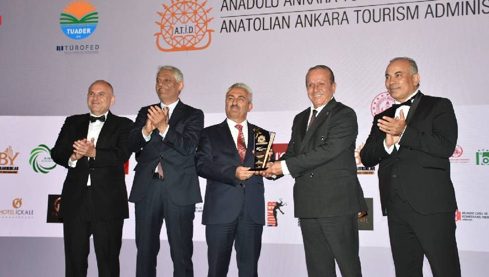 “Yılın Türk Dünyası Turizmi Onur Ödülü” Fikri Ataoğlu’na verildi