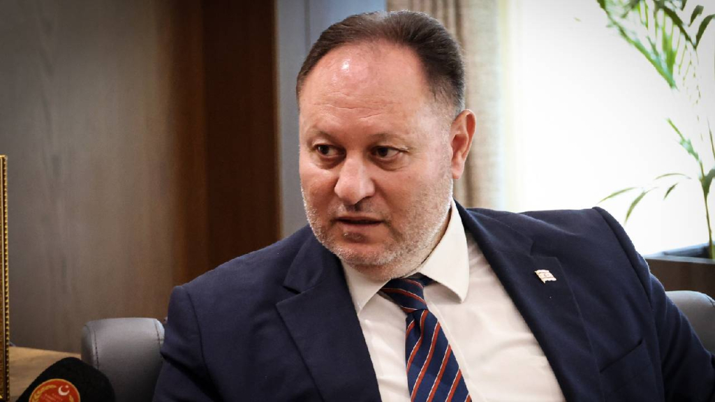 Öztürkler:  Bayrak Türk insanının namusu ve gururudur