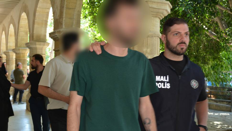 25 kişinin kredi kartı bilgileriyle sahte poliçe düzenlediler!