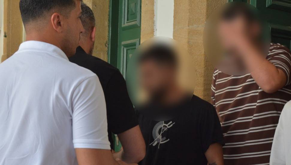 27 gram aldılar, 10 gramını sattılar: 4 gün daha tutuklular