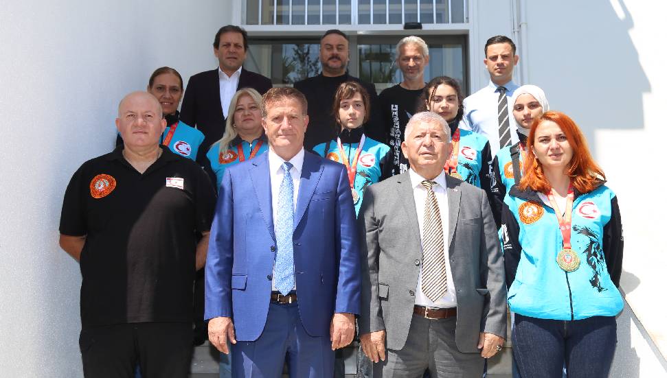 Arıklı: Uluslararası başarı kazanan sporcularımız ülkemizin pırlantalarıdır