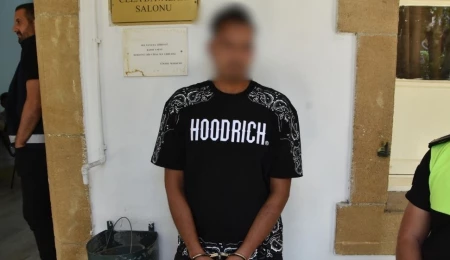 Başka bir şahsın pasaportuyla ülkeden çıkmaya çalışan zanlı cezaevine gönderildi