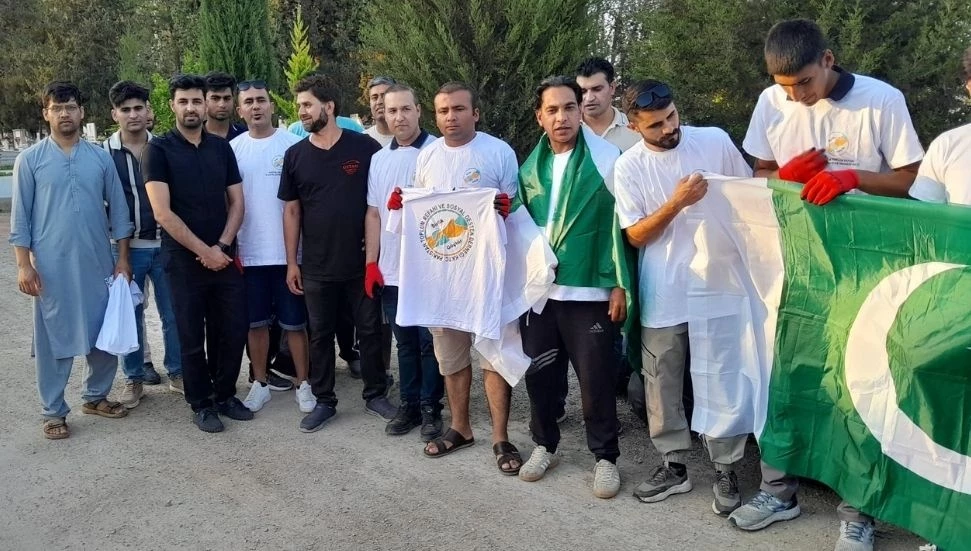 Pakistan Toplum Refahı ve Sosyal Destek Derneği’nden Lefkoşa Mezarlığı’nda temizlik kampanyası