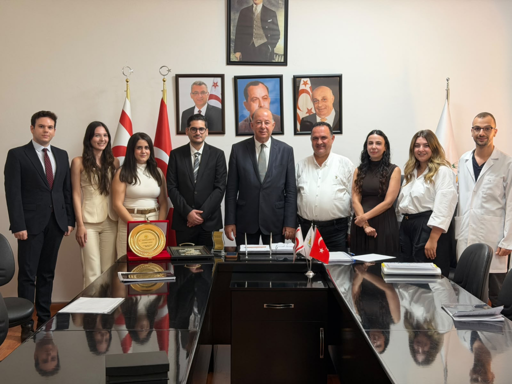 Dinçyürek: Genç hekimlerin haklı mücadelesinin yanındayız