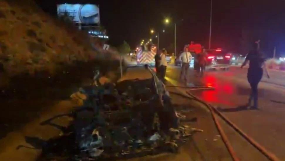 Girne anayolunda araç alevlere teslim oldu, yangın kuru otlara sıçradı