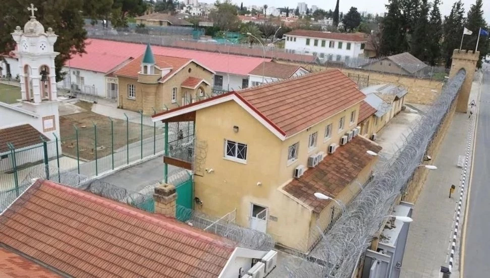 Güney Kıbrıs’ta ev izniyle cezaevinden çıktı, hırsızlık itahmıyla yeniden tutuklandı