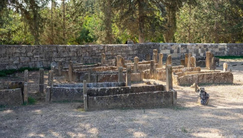 Tarihi Türk mezarlıkları ve şehitliklerin 70 mezarlığı kapsayan çalışmalar sürüyor