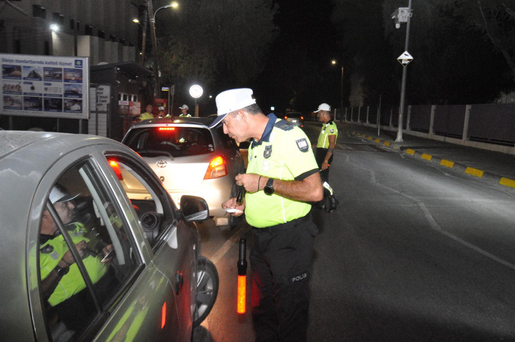 Trafik denetimlerinde 282 sürücü rapor edildi, 28 araç trafikten men edildi