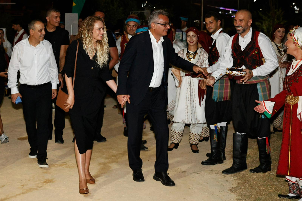 Erhürman ve eşi, 16. Uluslararası Lefkoşa Halk Dansları Festivalİ açılış törenine katıldı