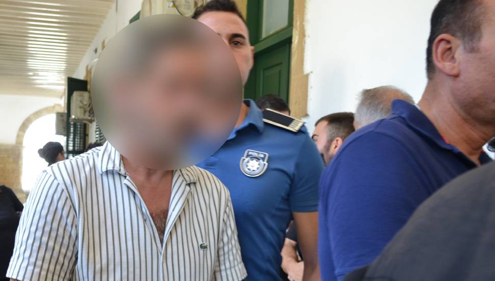 Şirketten arta kalan alüminyumları satmakla suçlanıyor