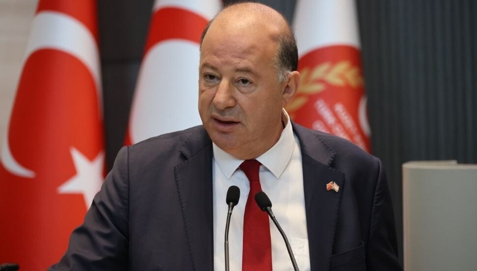 Dinçyürek: Aya Napa’da darbedilen Tan ve süpermarkette bıçaklanan kadının durumu ciddiyetini koruyor