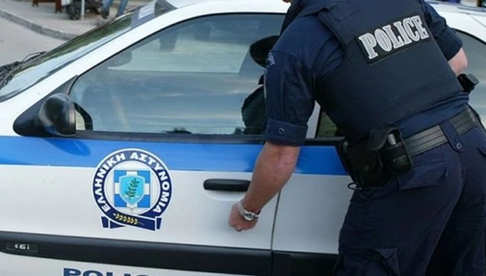Güney Kıbrıs’ta ikamet izinsiz 40 kişi tutuklandı: Cephanelik ele geçirildi