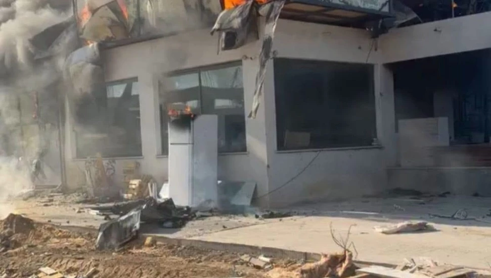 Yangından etkilenen iki kişi hastaneye kaldırıldı
