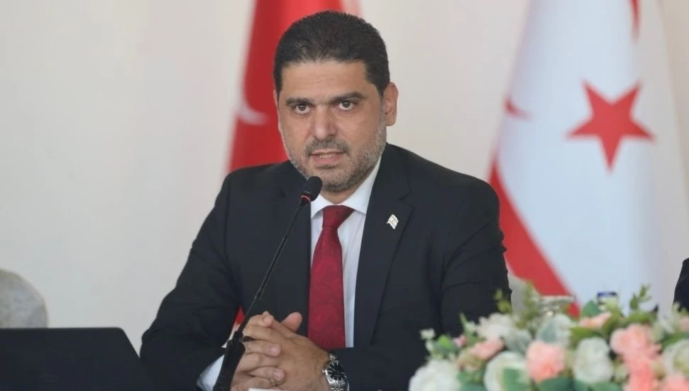 “Aç tavuk kendini buğday ambarında sanır”