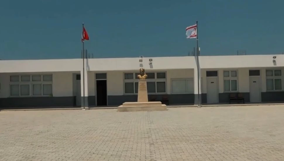 Çayırova İlkokulu, depreme dayanıklı olarak yeniden inşa edilerek hizmete açıldı