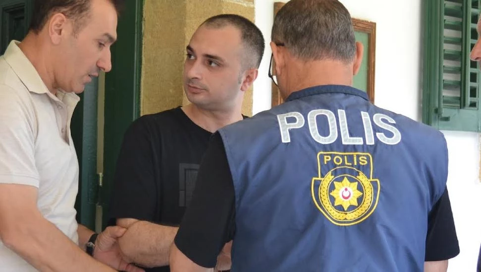 Annesinin odasına giren priz tamircisini bıçaklayıp kafa attı: 1 yıl 6 ay hapis