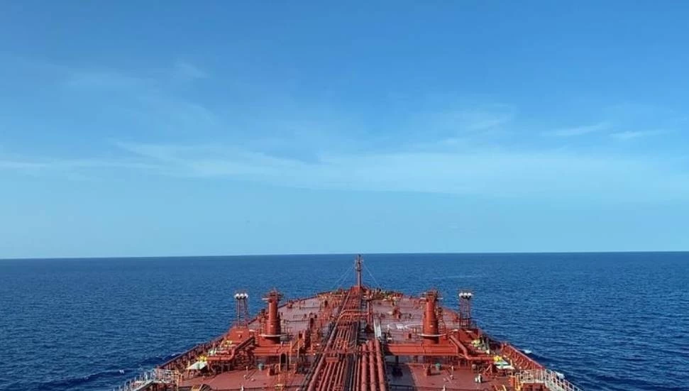 Hürmüz Boğazı’nın yeniden açılabileceği beklentisi petrol fiyatlarını düşürdü