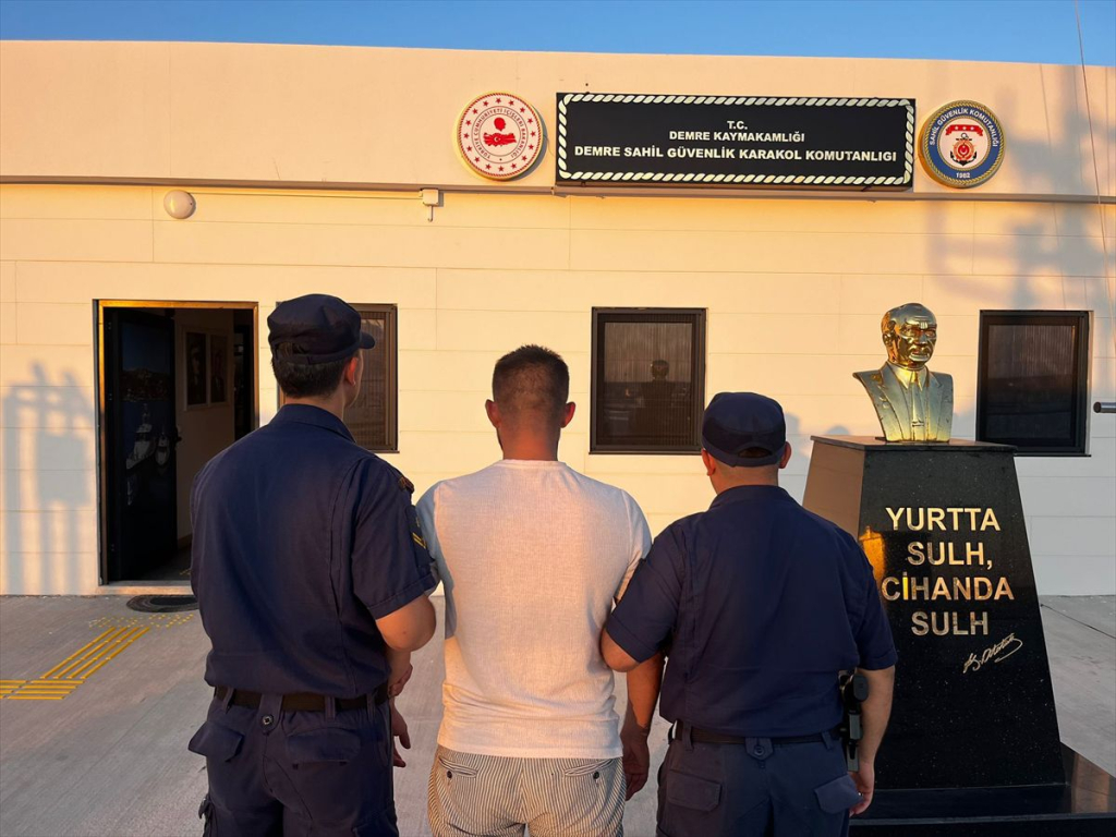 KKTC’de hakkında yakalama kararı bulunan kişi Antalya’da yakalandı