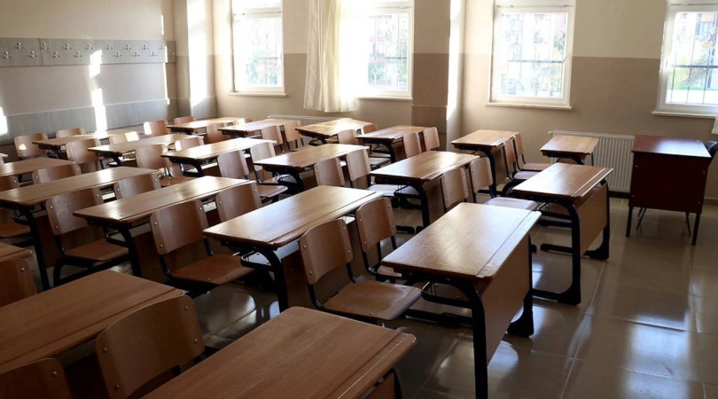 Güney Kıbrıs’ta ortaokul ve liseler dün açıldı