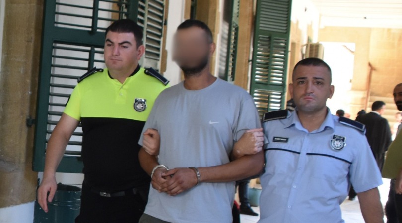 Polis araçlarına çarpıp Güney Kıbrıs’a kaçmıştı: Zanlıya 7 gün ek tutukluluk