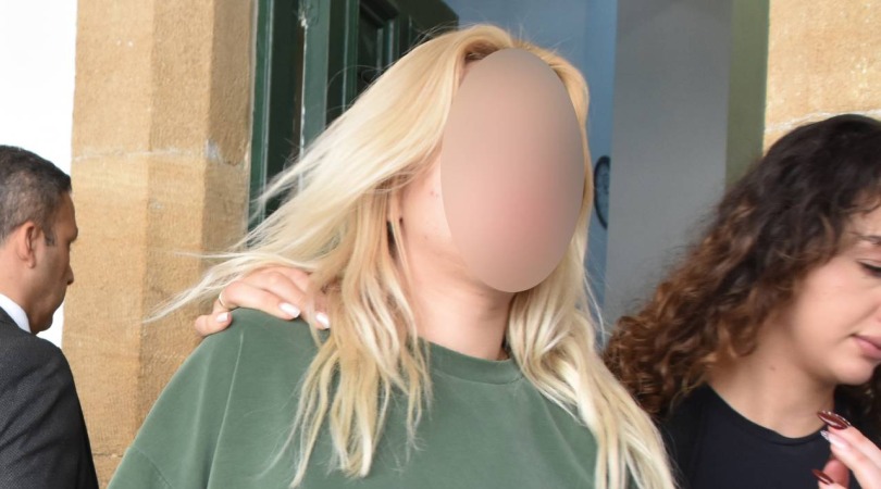 Polis aracını tekmeledi, teminatla serbest