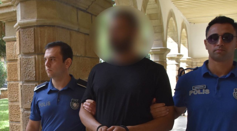 Polis araçlarına çarpıp Güney Kıbrıs’a kaçmıştı: Cezaevine gönderildi