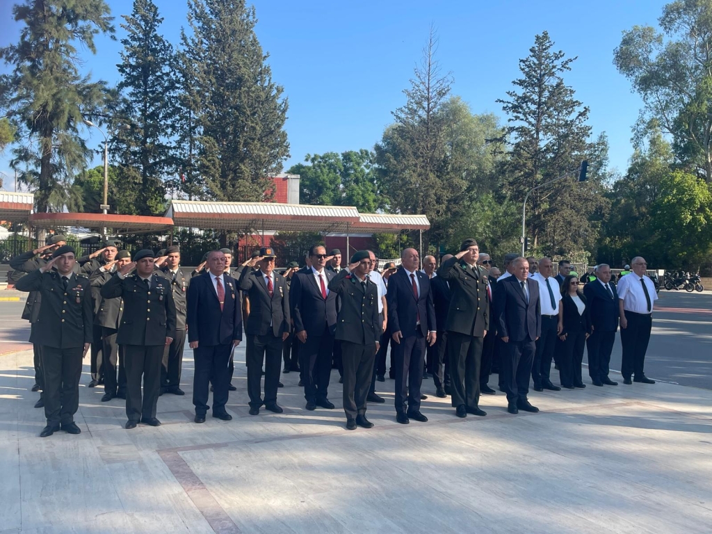 19 Eylül Gaziler Günü nedeniyle Lefkoşa Atatürk Anıtı önünde tören düzenlendi