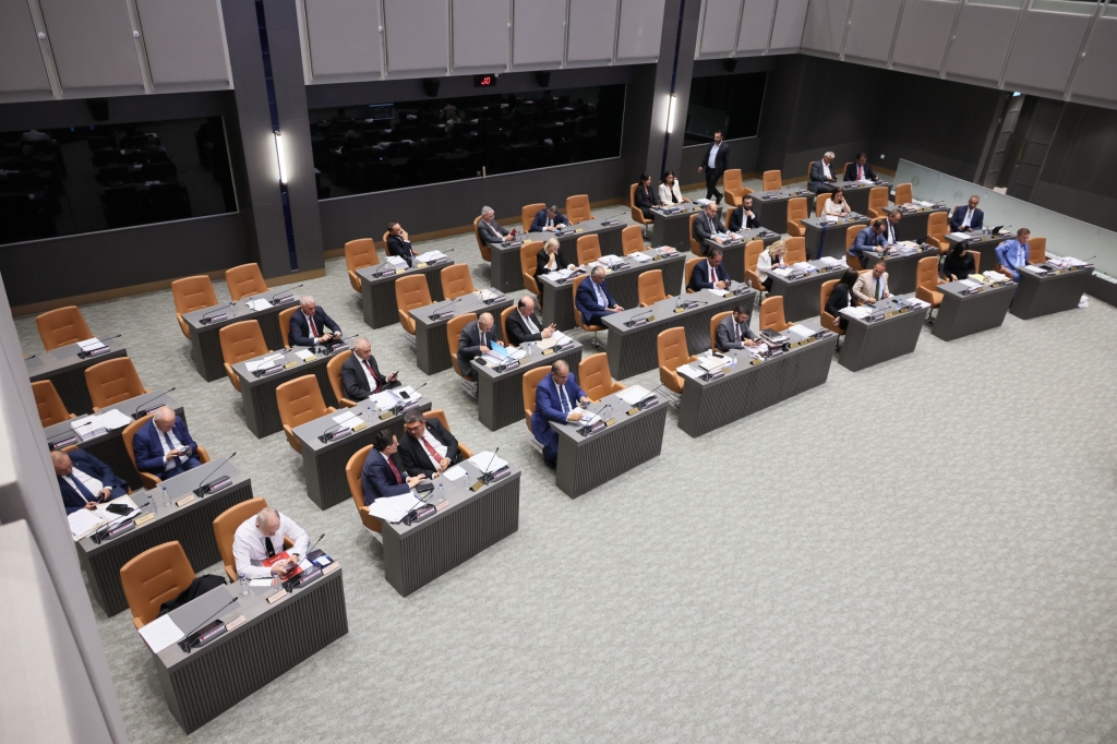 Güvenlik kamu görevlilerine ilişkin yasa tasarıları komiteye geri çekildi