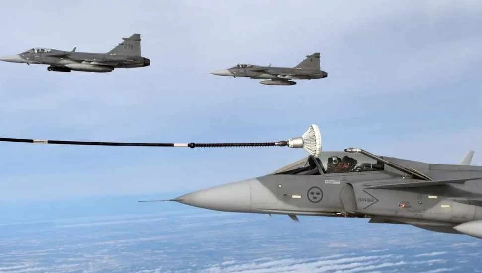 Güney Kıbrıs tören hazırlıkları nedeniyle Lefkoşa’da alçak uçuş gerçekleştireek