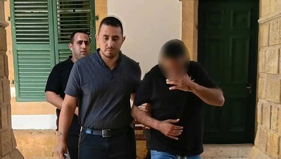 Hamitköy’de gece yarısı silah sesleri: Araçtan tabanca, uyuşturucu ve kar maskesi çıktı