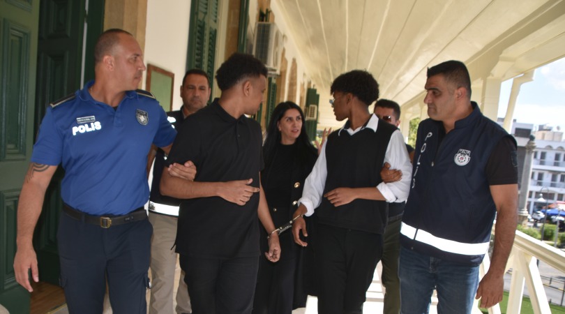 Uyuşturucu satan iki sanığa hapis cezası
