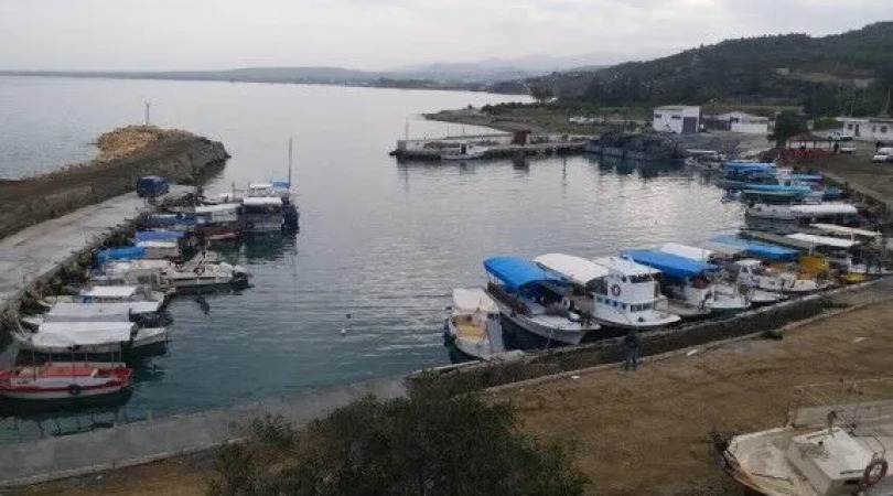 Yedidalga Balıkçı Barınağı’nda tekne battı