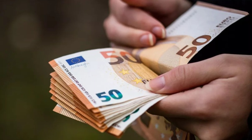 Güney Kıbrıs’ta çalışanların yarısı 2 bin Euro’nun altında maaş alıyor