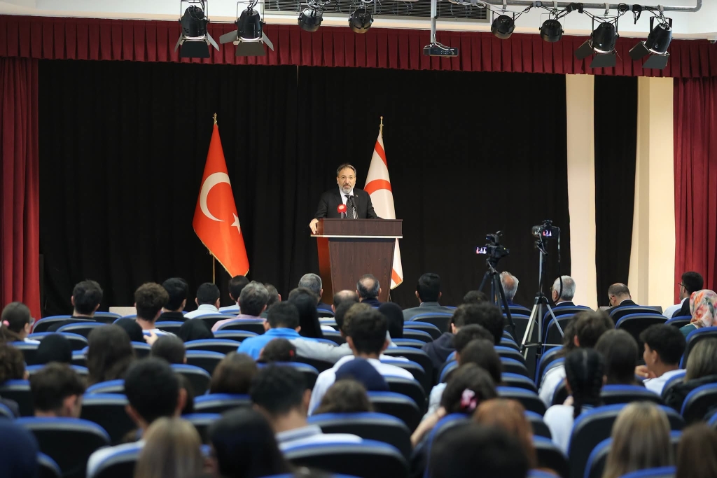 Arpaguş, Hala Sultan İlahiyat Koleji’nde öğrencilerle bir araya geldi