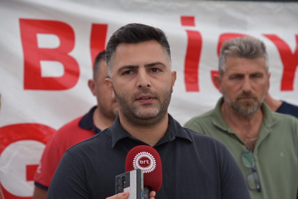 Petrol-İş’in K-PET’teki süresiz grevi üçüncü gününde